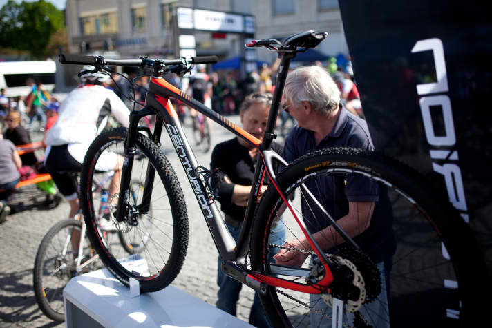  Centurion's new carbon hardtail was presented to the public for the first time in Singen at the Marahon European Championships, and the pros from the Centurion-Vaude team have already been riding it for a few weeks.