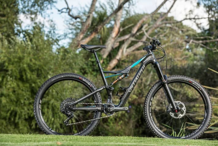   Die Frauen-Version des Specialized Stumpjumper heißt Rhyme und kommt ausschließlich in Laufradgröße 27,5 Zoll.