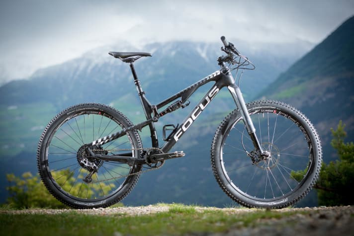   7000 Euro kostet das Topmodell des Focus Spine mit erlesenen Teilen und nur 10,9 Kilo Gewicht.