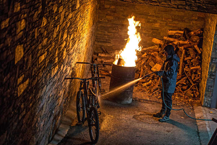   Andreu prefers to ride his big bike. He also likes Enduro - but he doesn't know what to do with this "fashionable name": "After all, it's nothing more than mountain biking," says Andreu.
