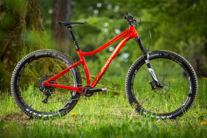   The new Merida Big.Trail is an all-mountain hardtail with plus tyres. There will be three models of the aluminium bike.