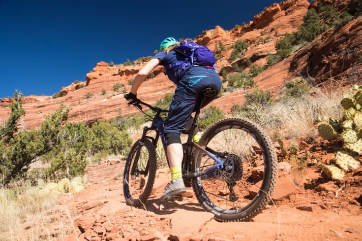 Thanks to the lowerable fork on the Liv Hail, even steep ramps no longer scare you.