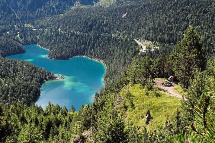   Ein Rätsel, warum dieses blaue Auge den Namen Blindsee trägt.