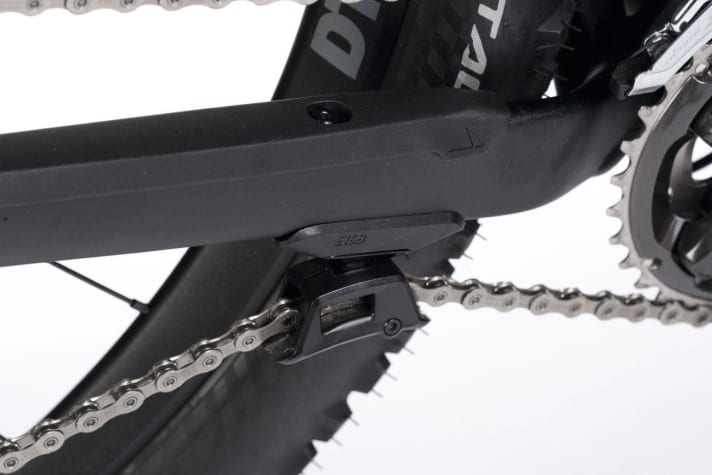   Canyon installs its own chain guide. However, the guide rattled quite loudly and came loose on the first descent. In combination with the Shadow rear derailleur and front derailleur, it's not an absolute must anyway.
