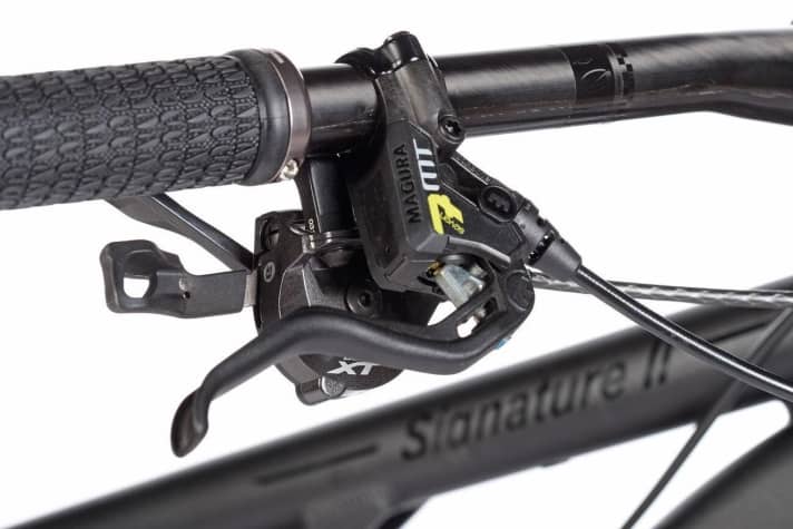   In terms of braking power, the two Magura brakes on the Transalp and the Rose stood out. However, the MT5 front brake on the Rose caused problems due to a soft pressure point. The brakes were probably poorly bled.
