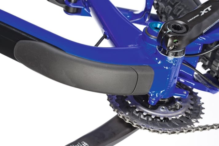   Despite the robust aluminium frame, Rose has given its Root Miller additional rubber protection on the down tube. If necessary, a chain guide can be retrofitted via the ISCG mount.