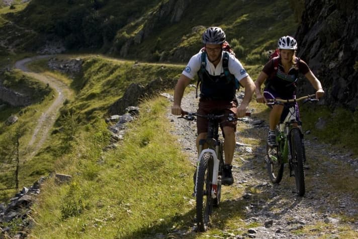   On military tracks like this one in the Dolomites, the gradient for mountain bikers is often moderate.