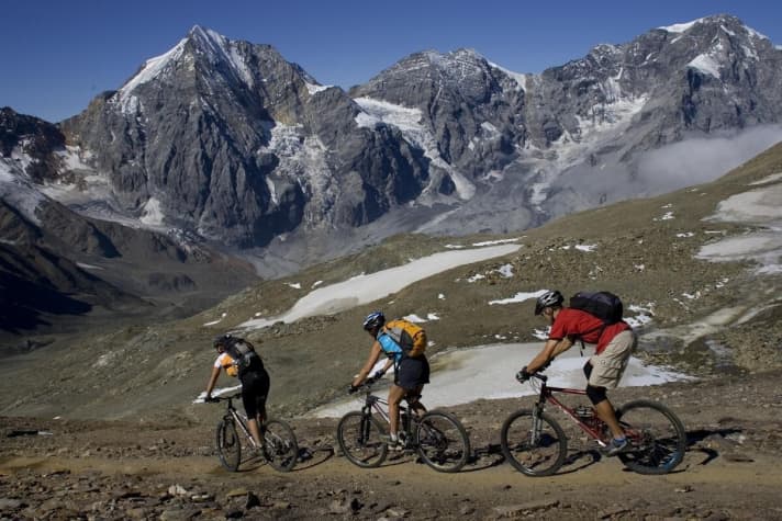   The panorama of the Königsspitze, Zebru and Ortler accompany bikers on the tour to the Madritschjoch.