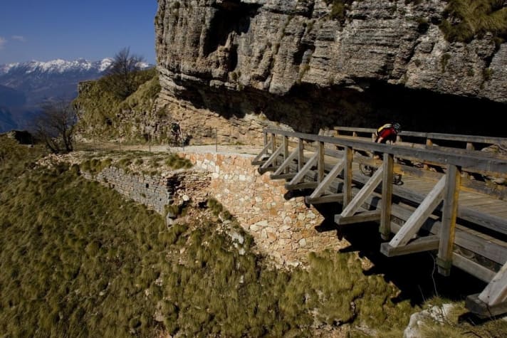   Lonely and adventurous, carved into the rock face: the military paths on Monte Baldo East.