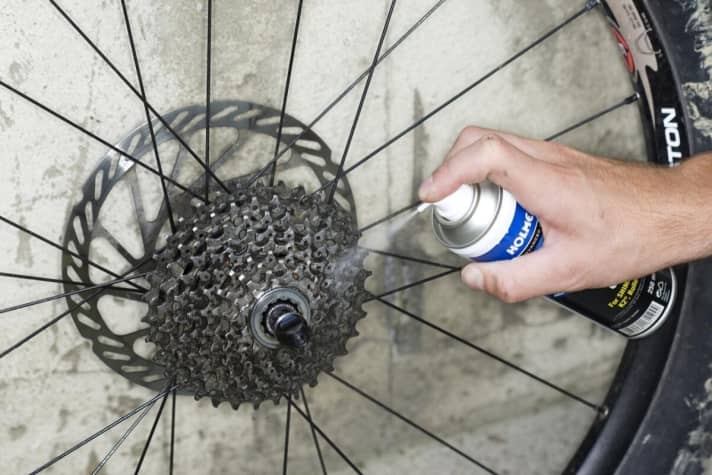   Degreasing: Special degreasers make cleaning easier. They dissolve dried grease and oil. Do not skimp on spraying. The more you spray, the easier it is to clean.