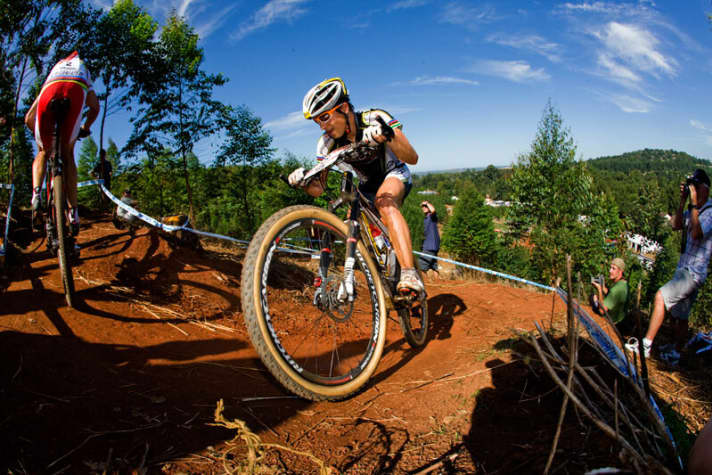   Nino Schurter und seine Race-Kollegen fahren voll auf die 100-Millimeter-Gabeln ab.