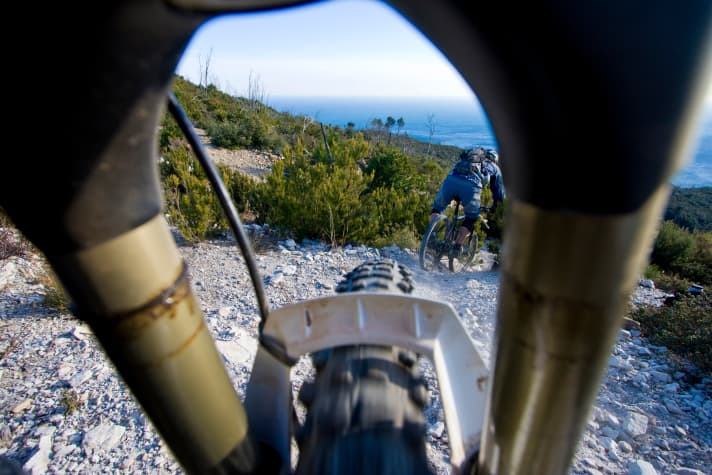   It's not just you as the rider who performs high-performance sport on the descent, but also the suspension fork.