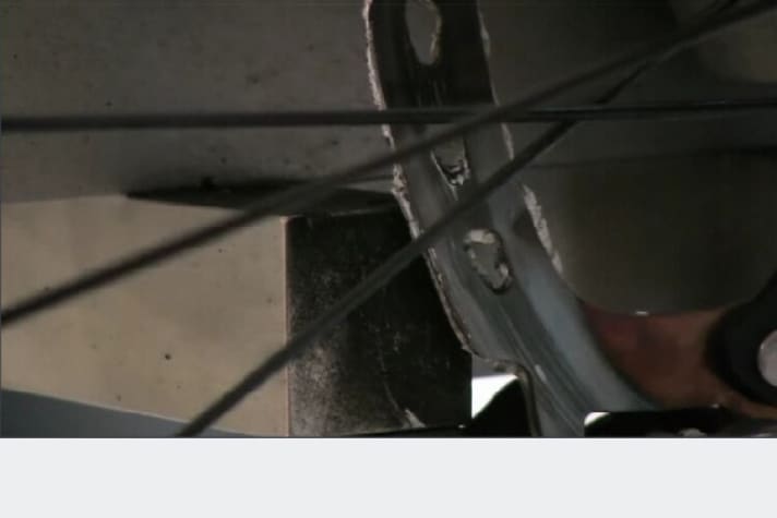   Defekt - Bei einer Shimano Ice-Tec-Scheibe tritt bei zu hoher Scheiben-Temperatur der Aluminium-Kern aus der Scheibe aus.