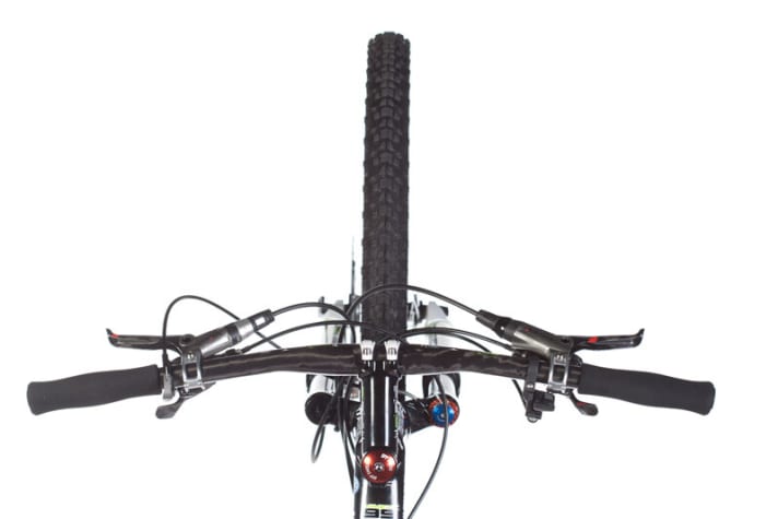   Dem Rennsport verpflichtet: gutes Cockpit mit 660er-Lenker sowie zweimal Lockout für die Fernbedienung von Gabel und Hinterbau.