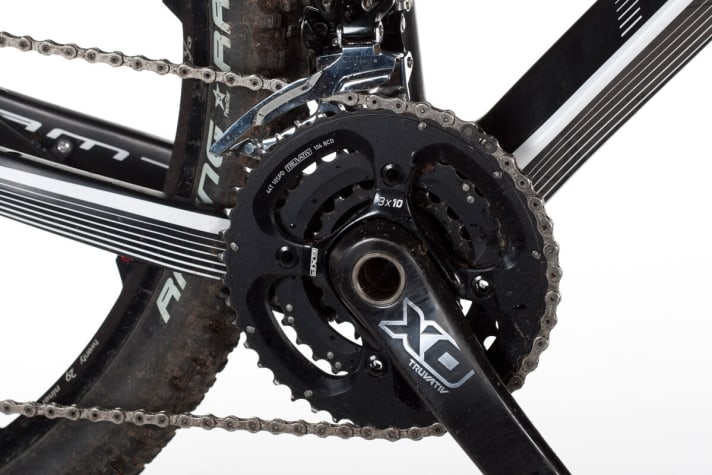   Ein 44er-Kettenblatt braucht beim 29er niemand! Außerdem genügen Rennfahrern Zweifach-Kurbeln mit angepassten 29er-Übersetzungen.