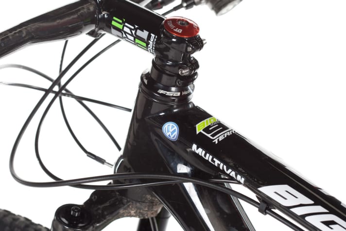   Merida/Bulls protect the top tube from brake lever impacts: locking headsets. Make sense for expensive carbon fibre frames.