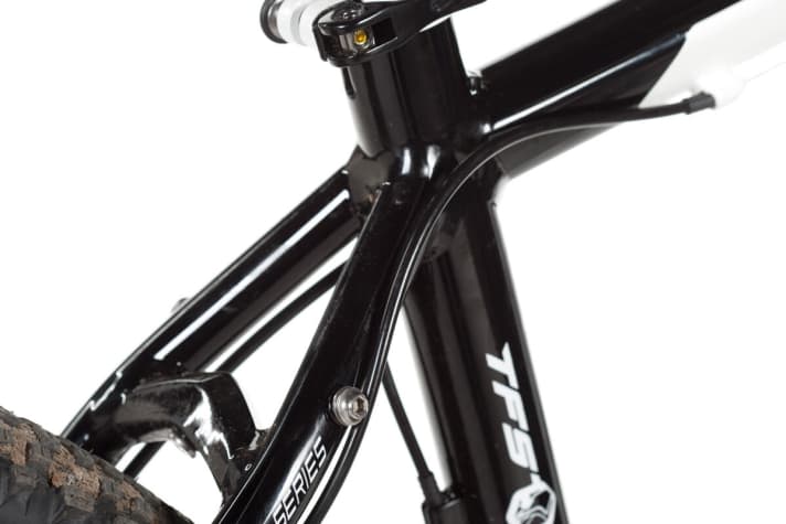   With bolts for pannier rack and mudguards (also on the fork), the Merida is also suitable as a touring bike.