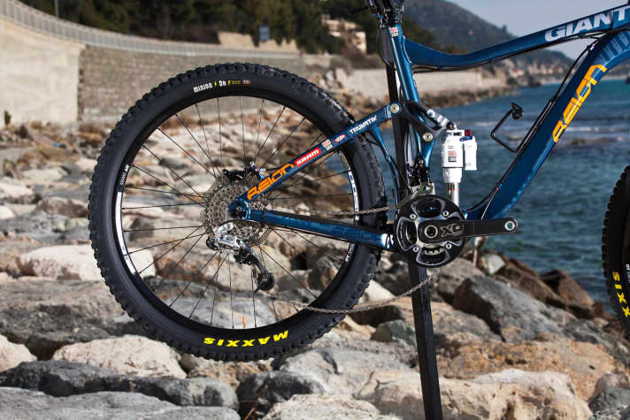   With the Cage Lock activated, there is no tension on the chain. The wheel can be fitted and removed more easily.