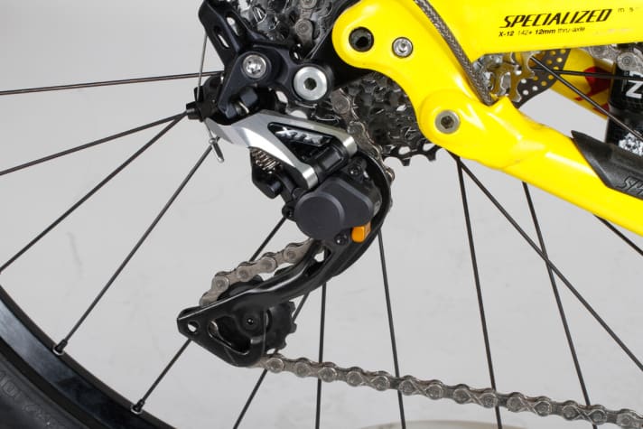   Shimano XTR: Specialized und Trek montieren das XTR-Trail-Schaltwerk mit dem praktischen Kettenspanner.