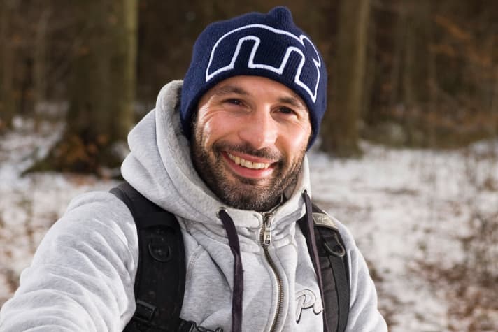   Renaldo Scola, Surf-Redakteur: Fährt Bike seit 2003, Gewicht 63 kg, Größe 1,65 m, Fahrertyp Enduro, Lieblingsrevier Bozen/Isar-Trails