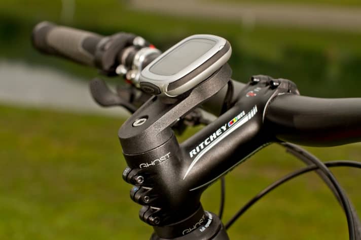   Analyses the signals from the cadence and acceleration sensors 10 times per second: the control centre of the EI-Shock suspension is located in the bracket on the headset cap.