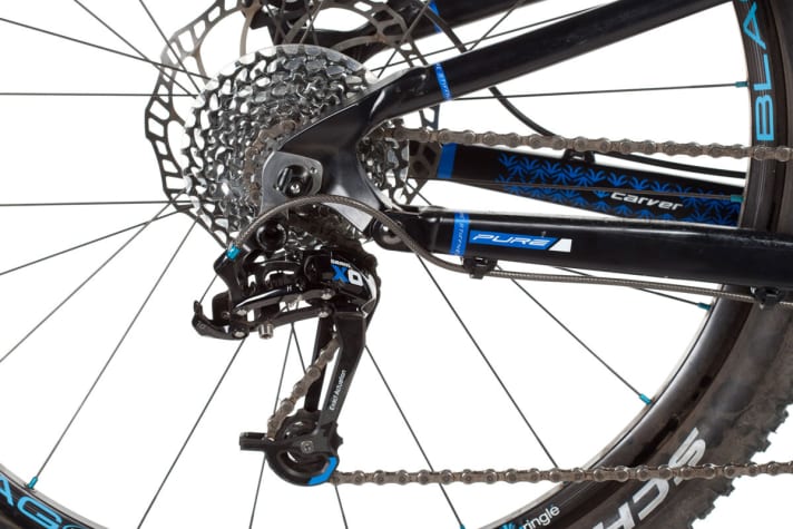   SRAM-X0-Schaltung, aber nur eine 32er-Kassette und keine Steckachse hinten.