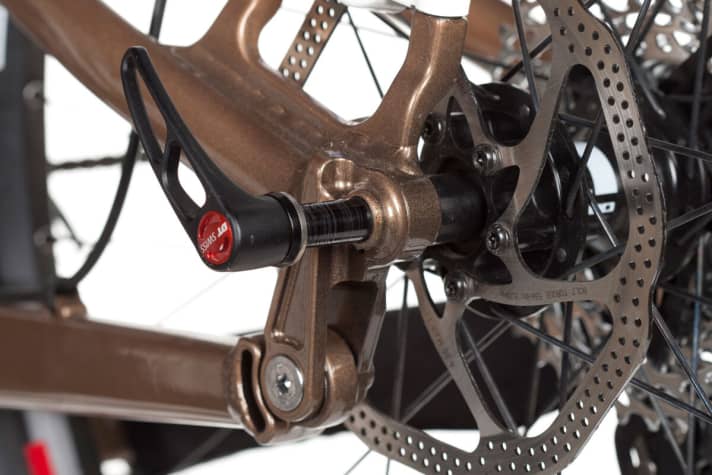   Rose is the only manufacturer in the field to use the X12 thru-axle at the rear. This makes sense for downhill-orientated bikes.