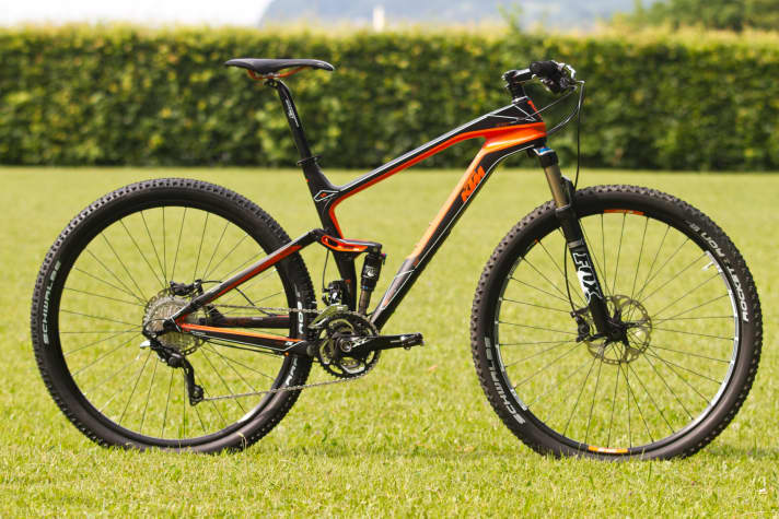   The massive head tube is the eye-catcher of the new Scarp frame.