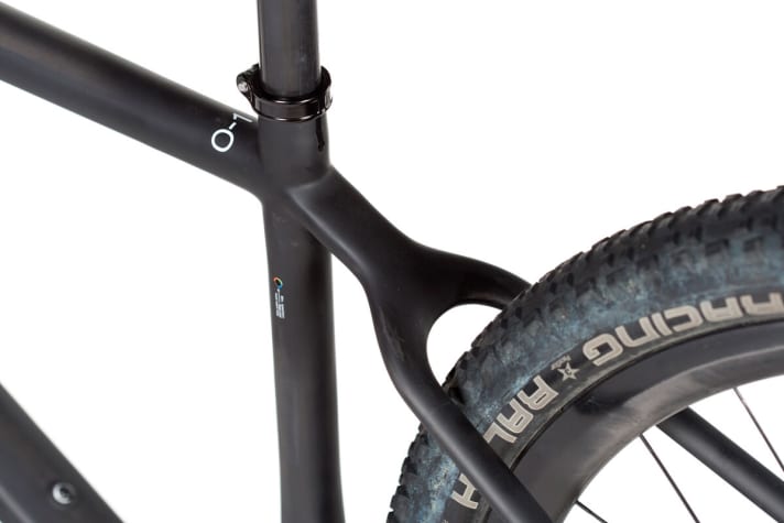   The frame of the Open Mountain is said to weigh just 870 grams, making it the lightest 29er on the market. The price for the limited version: around 10,000 euros.