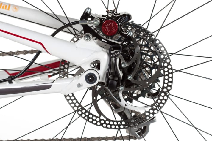   Rocky Mountain has also given the Element a thru-axle at the rear. Easy to operate, wide lever.