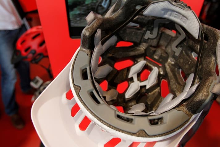   Für optimale Belüftung sorgt ein innen liegender Belüftungskanal.