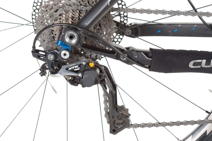   Das Shimano-XTR-Trail-Schaltwerk hält die Kette auf Spannung – ein Muss am All Mountain.