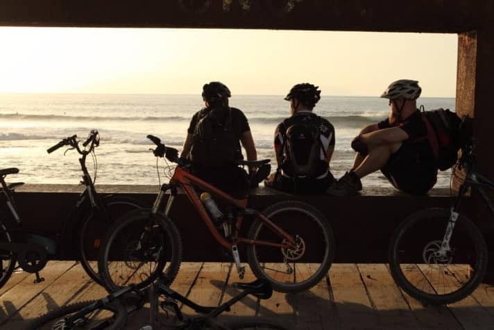   Adventure-seekers don't book hotel beds. Especially not on Tenerife. Four Polish bikers did it anyway. Because of the sun, the trails and, of course, the eternal spring.