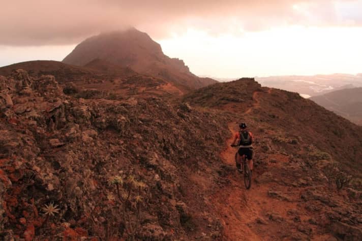   Crossing Tenerife's mountains on trails of this kind is also possible on the largest of all the Canary Islands.