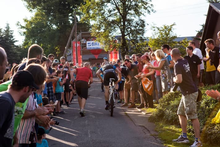   That's why you can start at the Erzgebirgs-Bike-Marathon: Certificate in BIKE title design with your own photo and wooden pinion finisher medal.