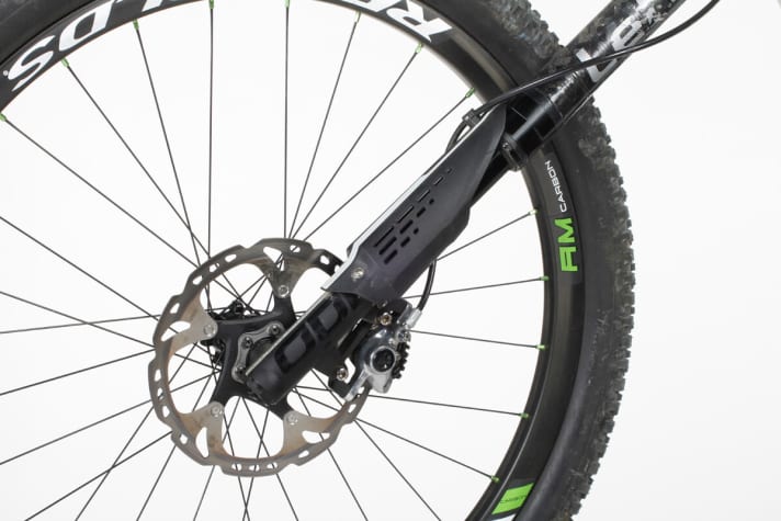   Im Trigger steckt die neue Lefty mit 130 mm Federweg. Sie hat durch ihre Steifigkeit großen Anteil am präzisen Handling. Die Reynolds-Carbon-Laufräder sind sehr leicht.