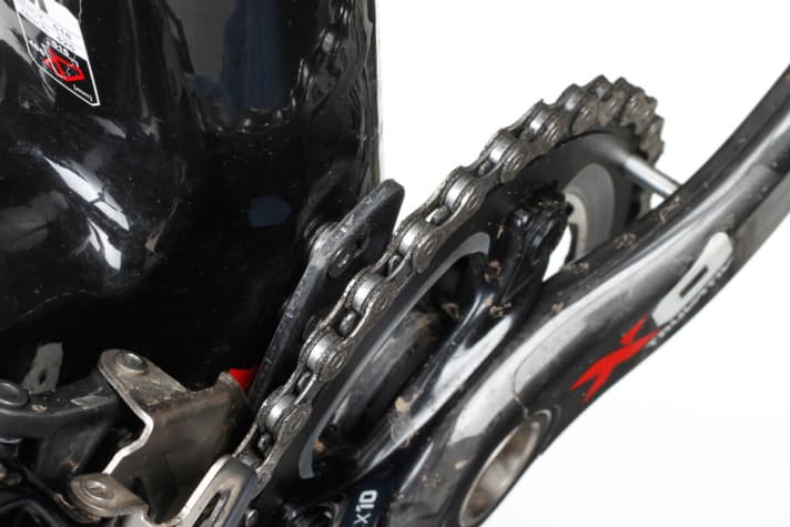   Protects the sensitive carbon fibre structure: most bikes have laminated plates, BMC has a chain catcher.