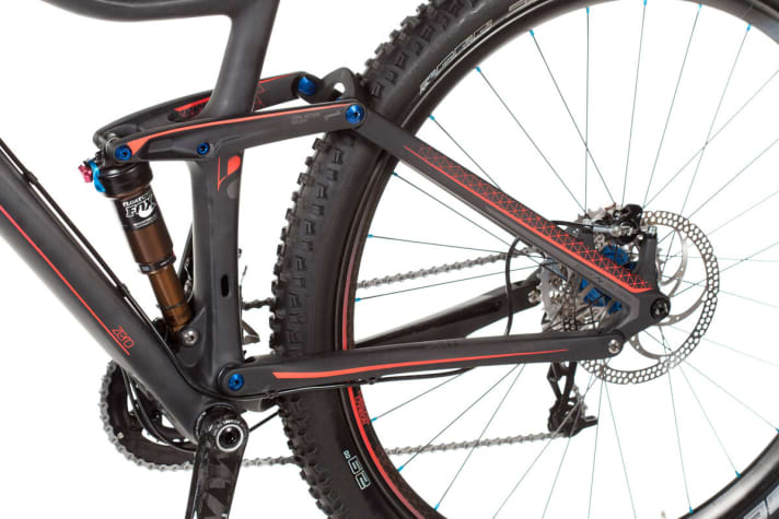   The carbon frame weighs 2.2 kilos with shock, the characteristics of the suspension travel and the adjustability of the shock are excellent.