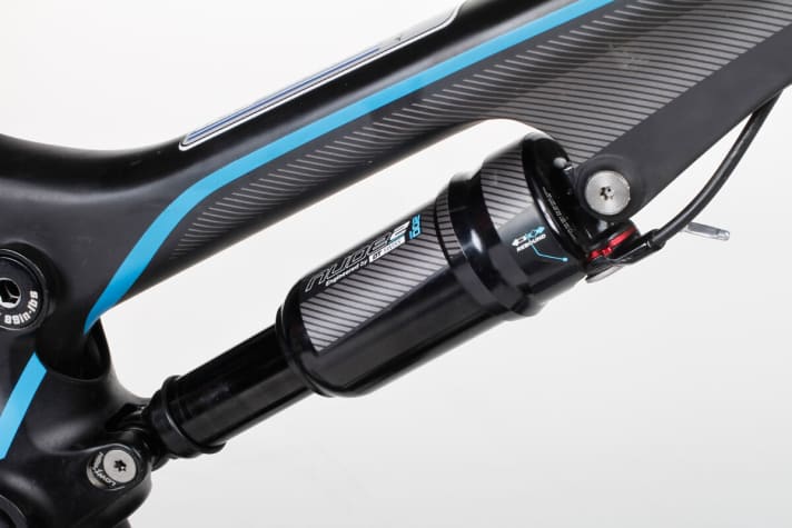   Der Pullshock-Dämpfer des alten Genius’ wird durch den neuen Nude-Dämpfer ersetzt. Die Abstimmung des Test-Bikes war straffer als es der Federweg erwarten lässt. Zu viel Druckstufe!