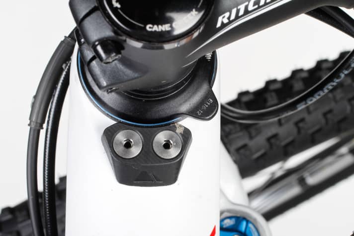   Prevents holes in the top tube: The stop limiter on the Canyon weighs just a few grams and is useful with carbon.