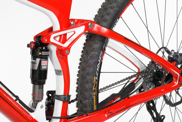   Der Rock-Shox-Dämpfer bietet lediglich eine Zugstufenverstellung, Lockout und/oder Plattform fehlen – wären aber für den Einsatz sinnvoll.