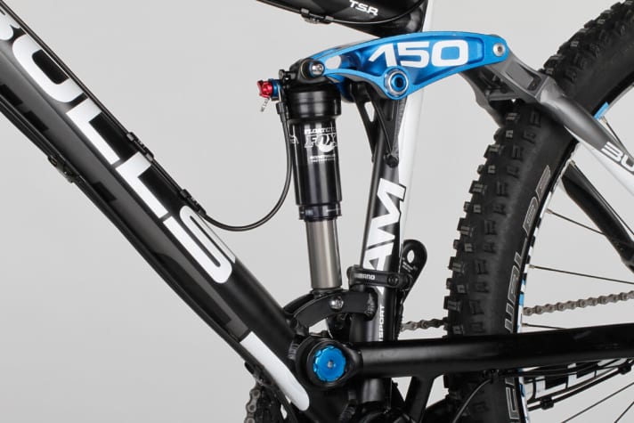   The characteristic curve of the rear suspension is flat and completely linear. Even with only 20 per cent SAG, you'll be rushing through the entire travel on harder hits or landings.