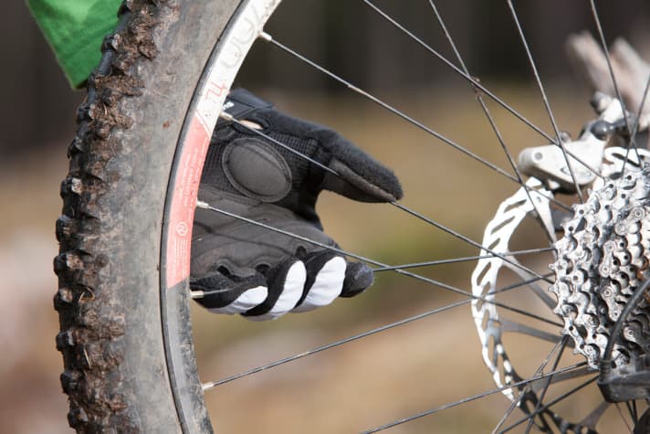   Completely relaxed: The spokes in the rear wheel took a short break after 700 kilometres.
