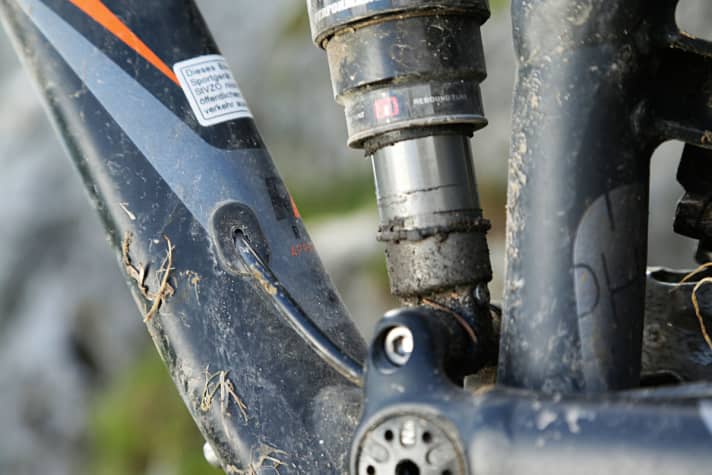  Zu viel der Dämpfung: Ein Leck im Fox-Dämpfer sorgte am Ende der Testdistanz für Ölverlust.