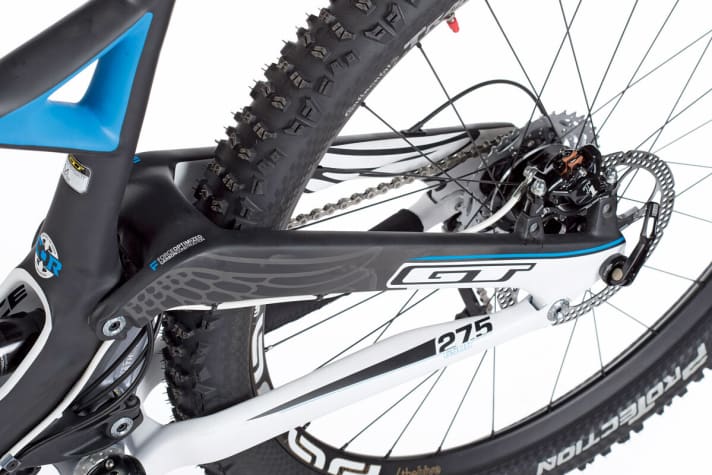   Massive bearings around the Path Link: The newly developed rocker marks the centrepiece of the rear suspension system.