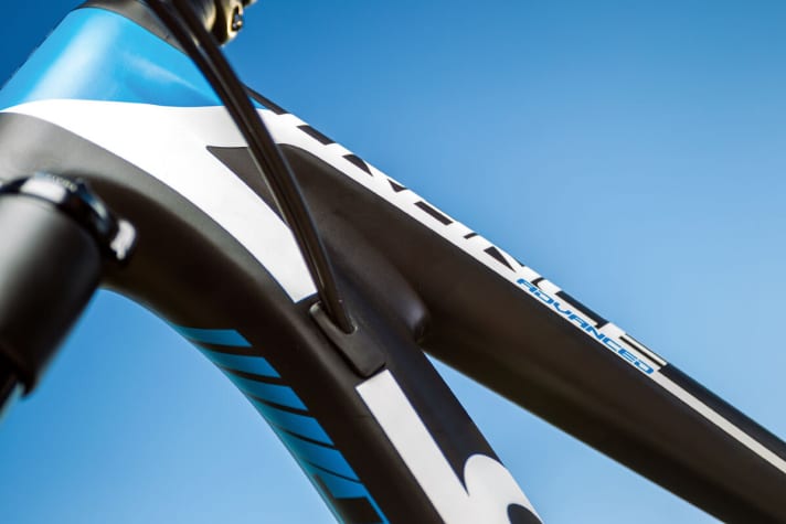   Depending on how many cables need to be routed through the frame, Giant offers various blanking plugs. Unfortunately, the top model with Sram XX1 ridden at the presentation in the USA is not available in Germany.