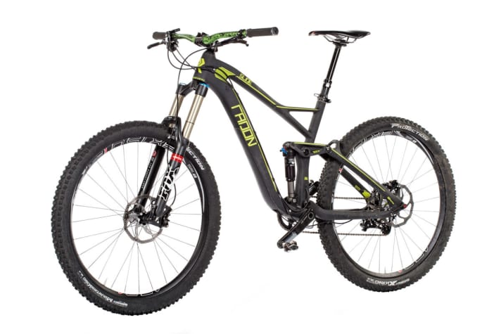   Radon Slide 160 Carbon 2014: PLUS: Leichter und ordentlich steifer Rahmen, ausgewogene Geometrie, Tele-Stütze mit integrierter Führung | MINUS: Sehr niedriges Tretlager (Gefahr durch Aufsetzen), nicht Enduro-taugliche Bereifung