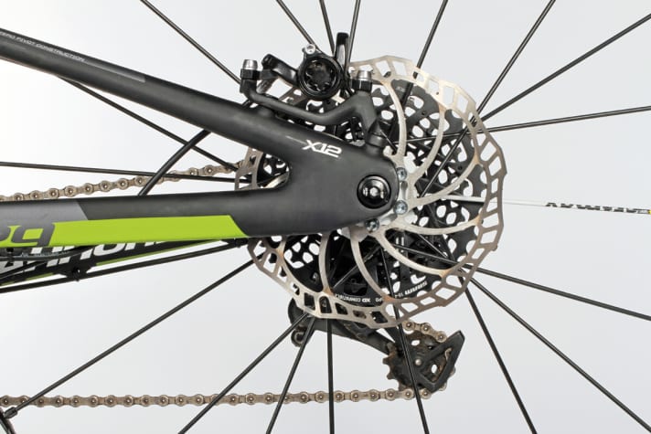   Leichtes Carbon-Fahrwerk, für den Laufradausbau braucht man vorne wie hinten Werkzeug.