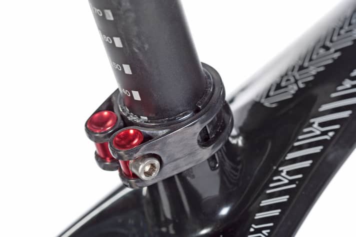   At first glance, the SL frame looks like the normal Superfly. But details such as the filigree seat clamp and internally routed cables stand out.
