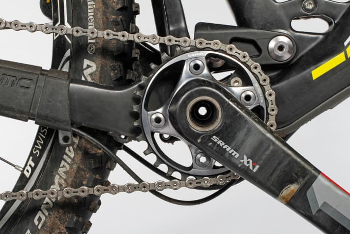   With the 28 t chainring, you quickly reach the limit on speed passages. A 30 or 32 t chainring would also make sense.
